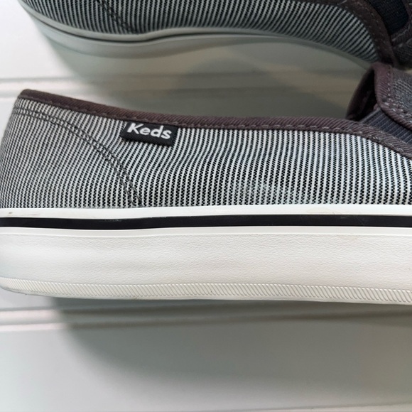 Ked's Womens 8.5 Comfort Slip On Sneakers Pineapple Design Canvas Gray White - Picture 2 of 6